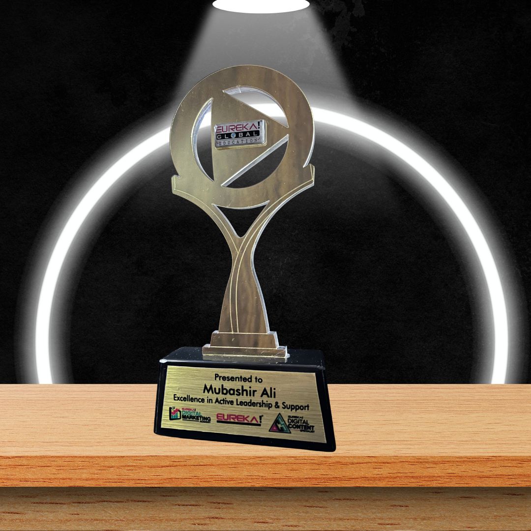 Mubashir ali received excellence in leadership award from Eureka Global Education